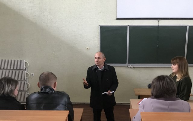 Бесіда куратора 13 і 14 груп доцента Конончука О.Б. з батьками